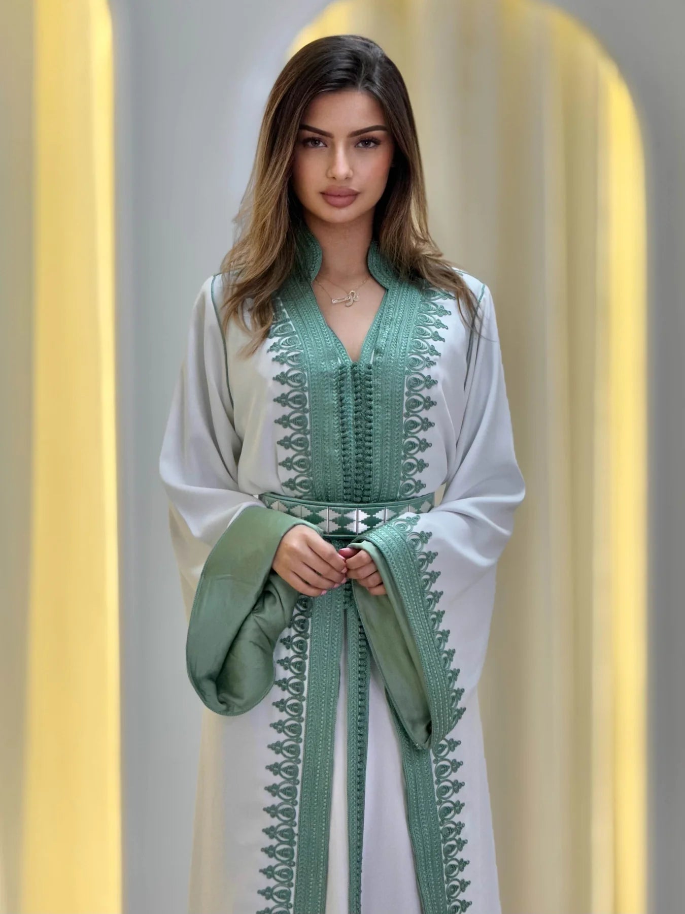Fatima White Takchita – Two-Piece Moroccan Ceremonial Dress